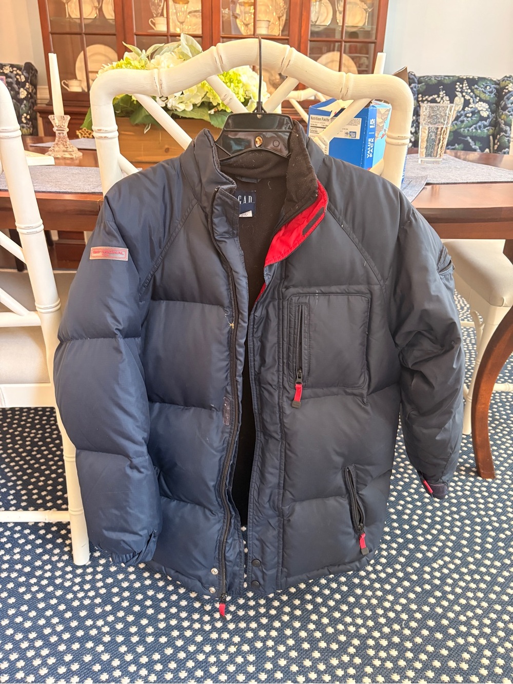 GAP Men’s Navy Blue Puffer Ski Jacket with Red Accents